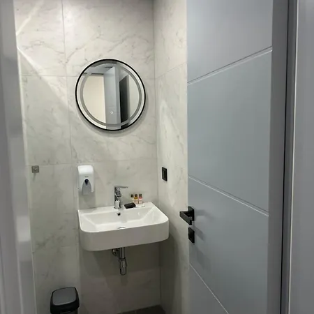 Prenociste Vozac * Jajce